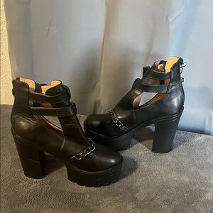 Chic Black Heeled Boots with Chain Detail